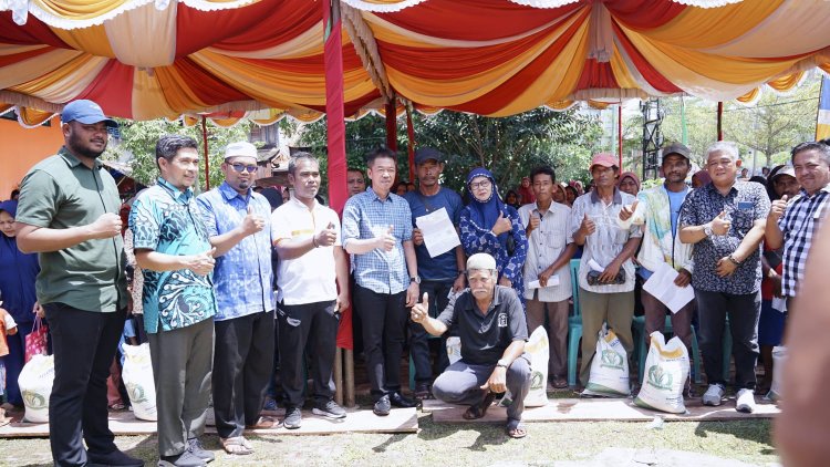 Bupati Rohil Resmi Salurkan Bantuan Beras Sebanyak 34.164 PKM