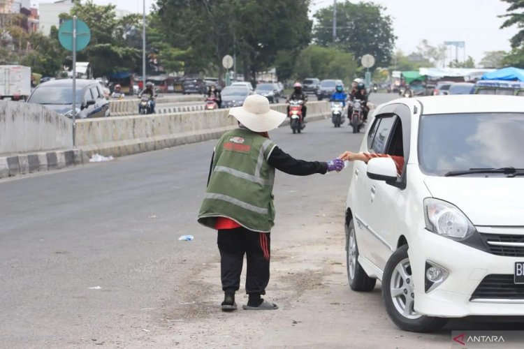 Warga Pekanbaru Keluhkan Parkir Liar, Dishub Dinilai Abai