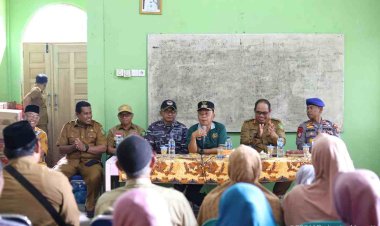 Pemkab Meranti Bersama RAPP Bagikan Sembako Kepada Warga Terdampak Banjir