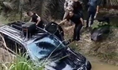 Mobil Dinas Pemkab Meranti Masuk Parit, Ini Kabar Sejumlah Pejabat di Dalamnya