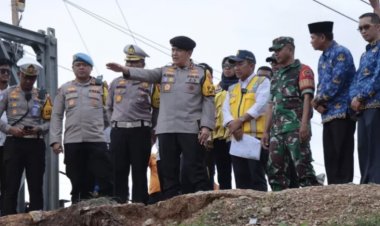 Antisipasi Gangguan Arus Barang Riau-sumbar, Kapolda Riau Turun ke Lokasi Bencana Longsor