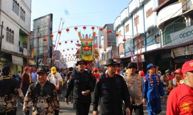 Dansat Brimob Polda Riau : Brimob Riau Pastikan Festival Ritual Bakar Tongkat 2025 Aman