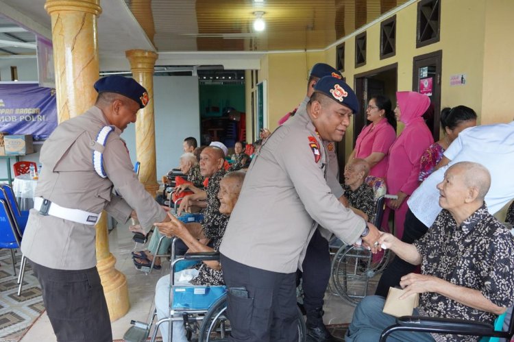 Hangat dan Penuh Kasih, Brimob Polda Riau Kunjungi Panti Jompo di Usia Emas ke-80 Korps Brimob Polri
