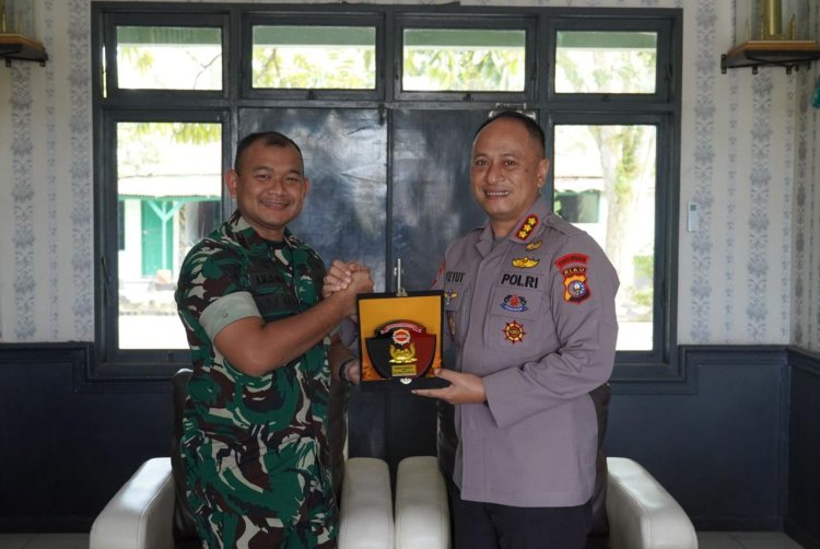 Dansat Brimob Riau Perkuat Sinergi Strategis dengan Yon Parako 462 Pasgat dan Kompi Kavaleri 6/RBT