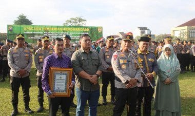 Kapolda Riau: Brimob Hadir sebagai Pasukan Kemanusiaan di Wilayah Terdampak Bencana