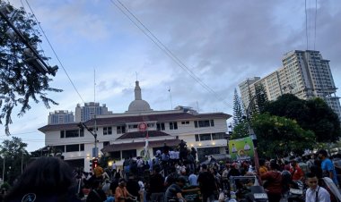 Ribuan Massa dari Berbagai Elemen   Aksi Demo, Minta Walikota Medan Cabut Surat Edaran