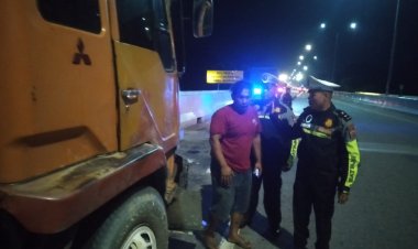 Patroli Malam Sat PJR Tol Permai: 8 Truk Ditertibkan dari Bahu Jalan, Keselamatan Pengendara Jadi Prioritas