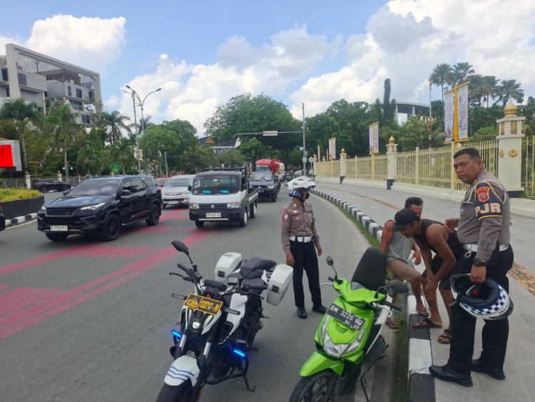 Polantas Siaga di Titik Macet, Patroli Beat Ditlantas Riau Jaga Arus Lalu Lintas Tetap Lancar