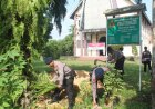 Satbrimob Polda Riau Laksanakan Gotong Royong di Masjid dan Gereja